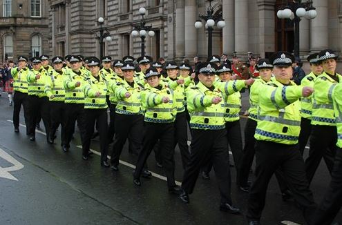 Policie v Glasgow vybízí občany k autocenzuře a vyhrožuje: navštívíme vás!