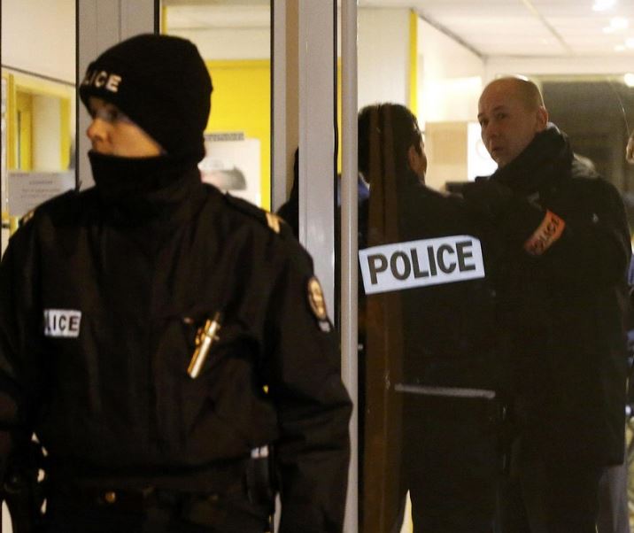 Sto tisíc hlídačů k ničemu: U Paříže opět zabíjel muslim