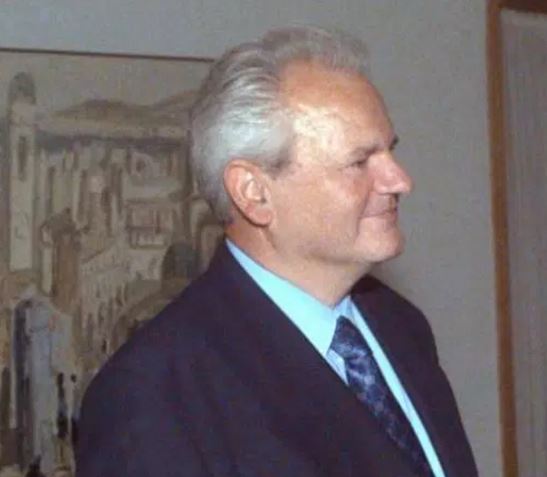 Slobodan Miloševič byl zproštěn obvinění z válečných zločinů
