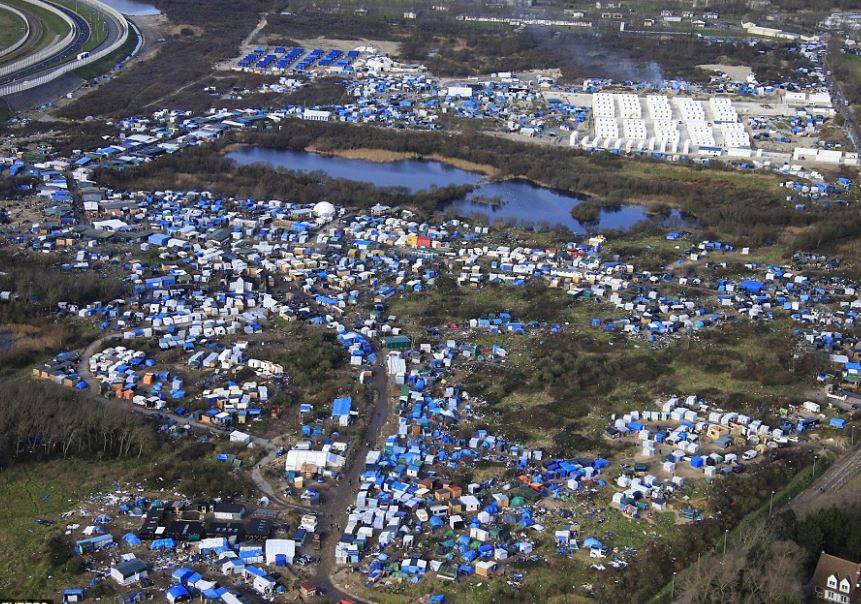 Za “Džungli” v Calais mohou asi kamioňáci. Dostávají tučné pokuty za migranty, o kterých nevědí