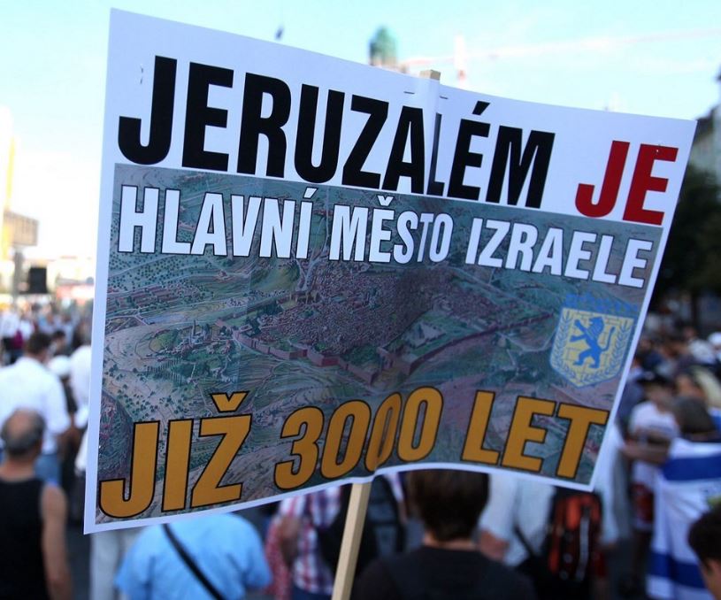 David Bohbot na demonstraci za Jeruzalém připomenul českou pomoc Izraeli