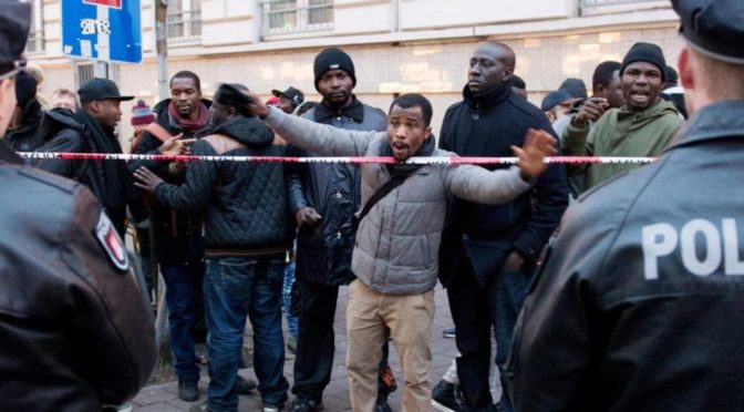 3 proti 100. Afričané v Hamburku projevili agresivitu vůči policistům