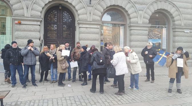 Na podporu “vzpurného” švédského policisty se bude demonstrovat i v Praze