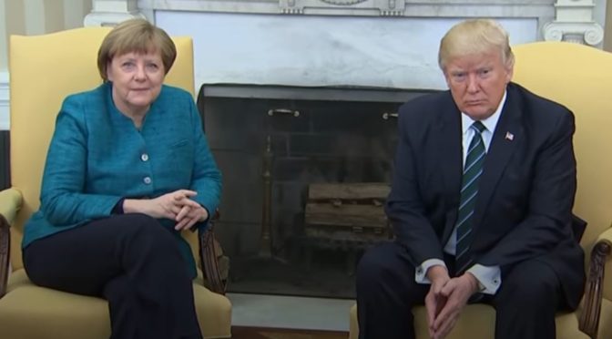 MANIPULACE: Trumpovo “nepodání ruky” Merkelové