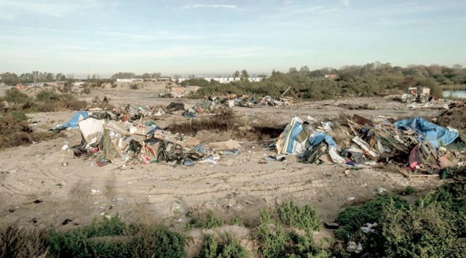 Ilegální migranti se vrací do Calais, lákají je neziskovky