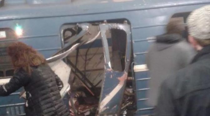 Exploze otřásla metrem v Petrohradu