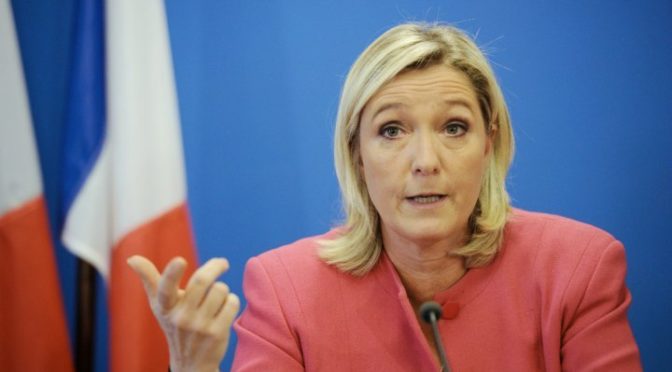 Proti Marine Le Pen vzniklo půl milionu hlasů navíc. Údajně omylem 