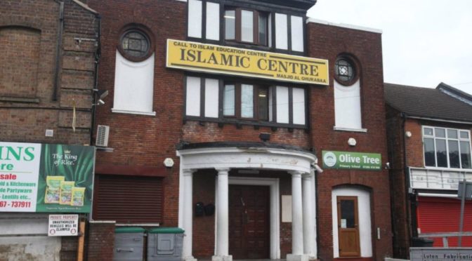 Terorista z Londýna měl vazby na islámské centrum, které na webu vybízelo k násilí