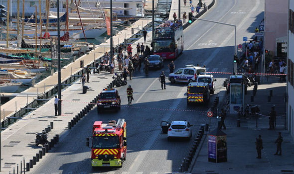 V Marseille v rozmezí hodiny někdo srazil dvě autobusové zastávky 