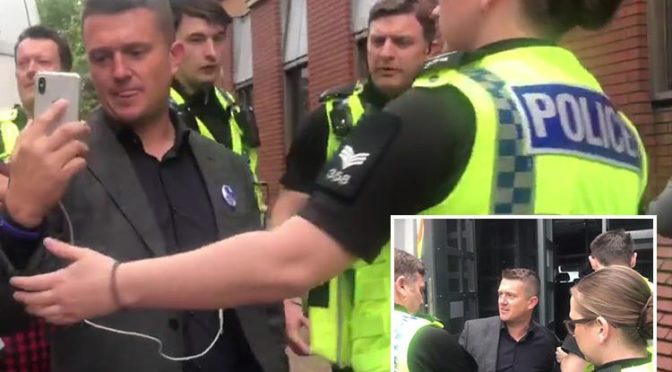 Tommy Robinson dostal 13 mesíců vězení za natáčení pákistánských znásilňovačů