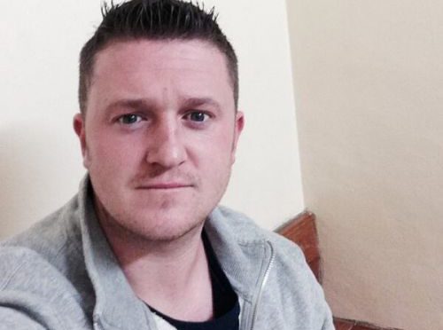 Tommy Robinson v ohrožení života, přesunuli ho mezi muslimské vězně. Posledně ho málem zabili za tři dny